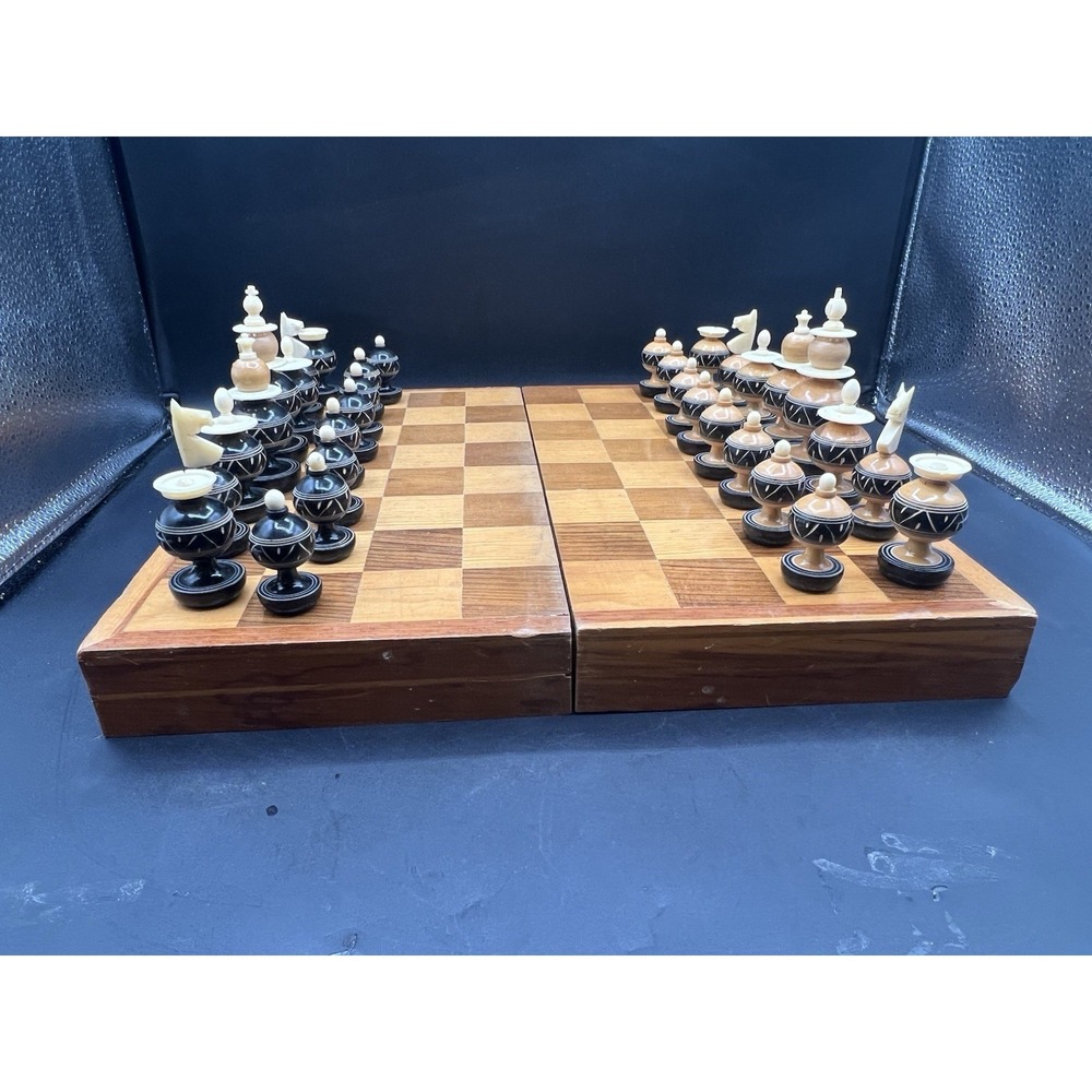 VTG Hand Carved MEXICAN TARASCAN Bone Wood Chess Set w Storage Board Carry Case - Picture 9 of 12